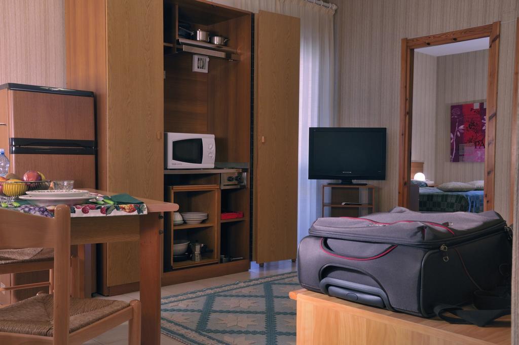 Hotel Residence Ulivi E Palme Cagliari Habitación foto